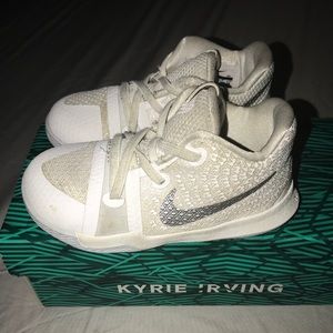 Kyrie 3 TD Shoes